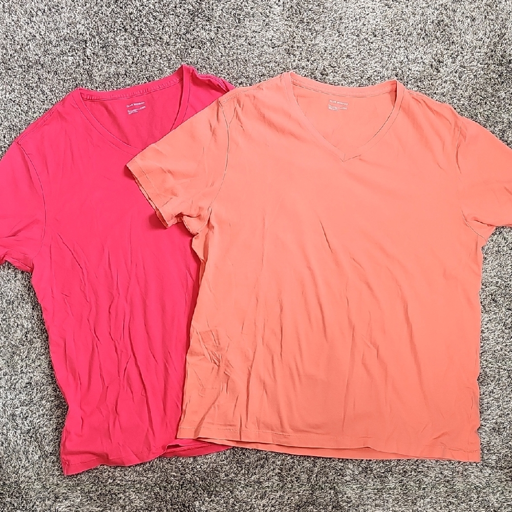 Club Monaco Coral And Pink V-Neck Tee Bundle